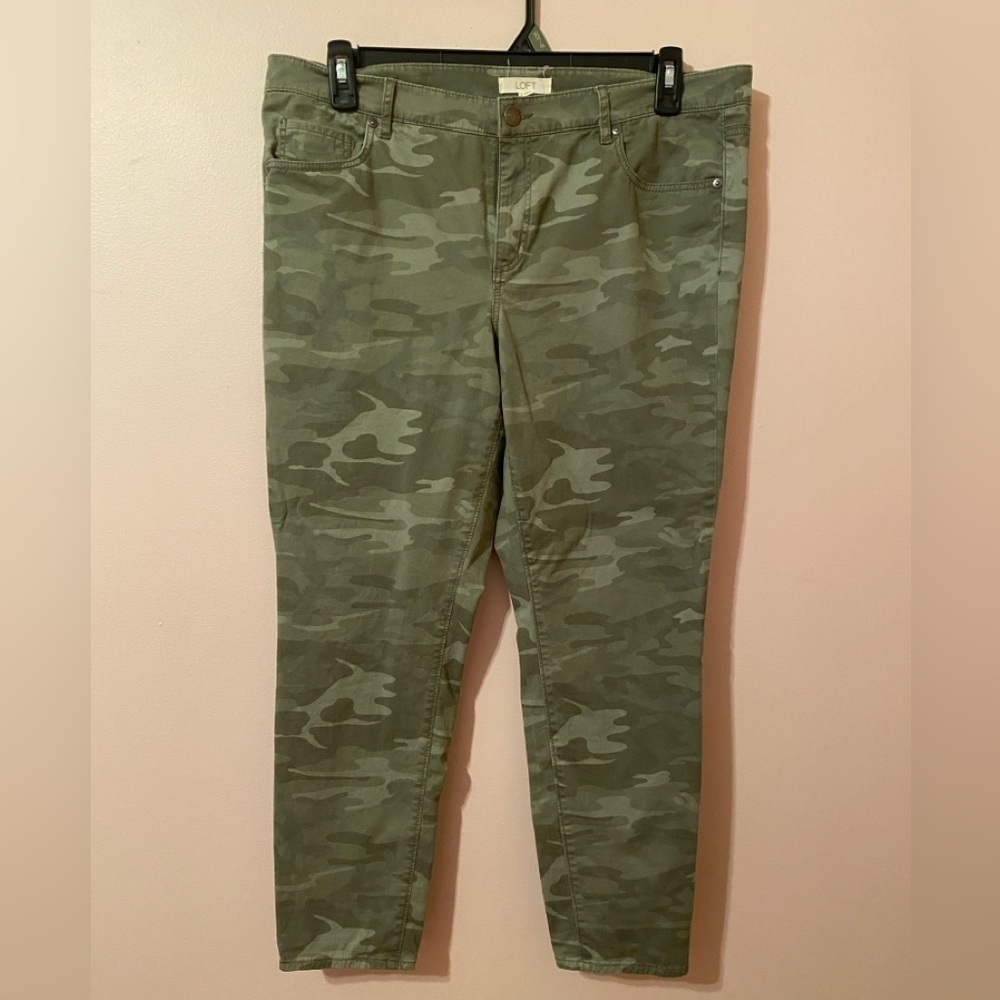 Like New LOFT Camo Pants